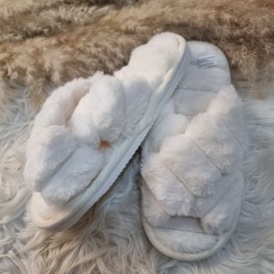 Home criss cross fuzzy slippers